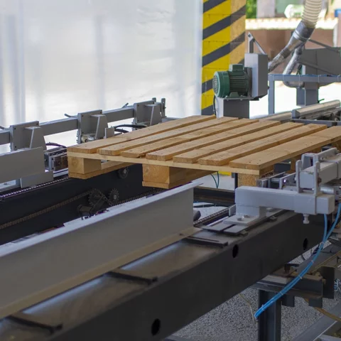 MIRITRADE Veľké Ripňany Slowakei | Herstellung von standardisierten und atypischen Holzpaletten MIRITRADE Veľké Ripňany Slowakei | Herstellung von standardisierten und atypischen Holzpaletten